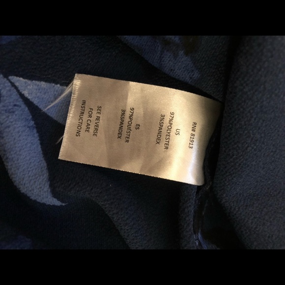 Pre-Owned C&E Floral V-Neck Blouse - Picture 6 of 7